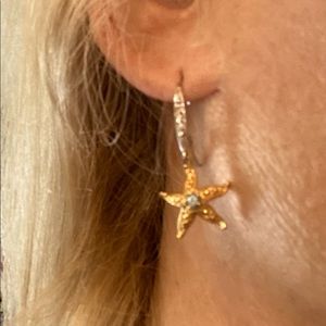 BEAUTIFUL DELICATE 14K STAR FISH DROP EARRINGS